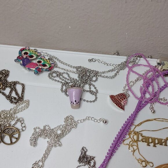 Lot Of Over 30 Pendant Necklaces - Picture 9 of 14